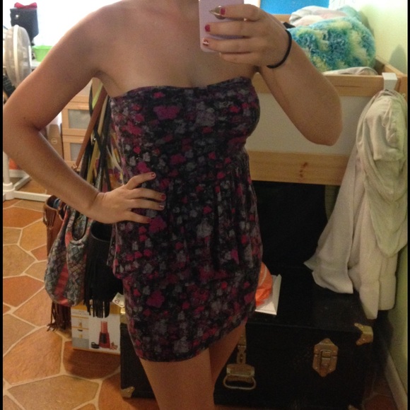 Strapless Body Con Floral Peplum Dress - Picture 3 of 3